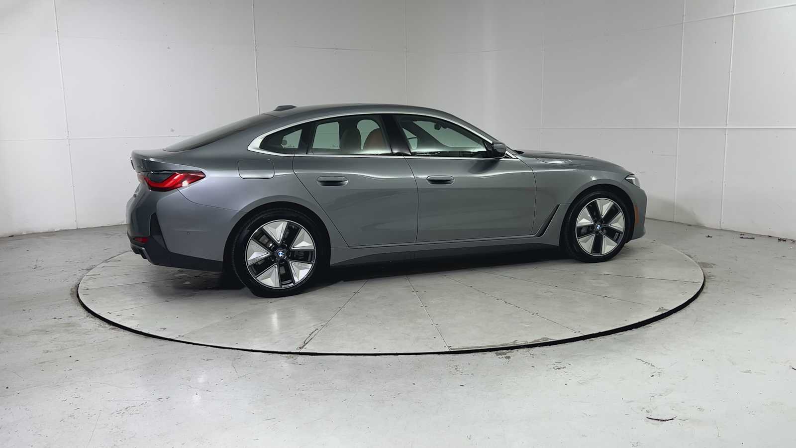 Thumbnail: 2025 BMW i4 - 9