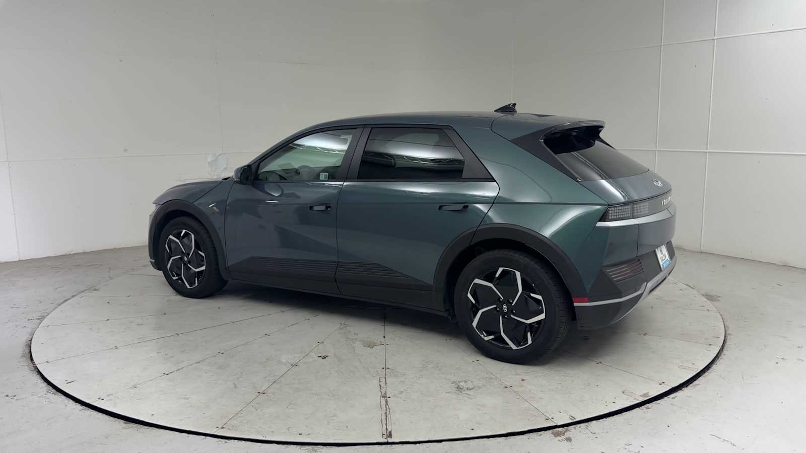 Thumbnail: 2024 Hyundai Ioniq 5 - 3