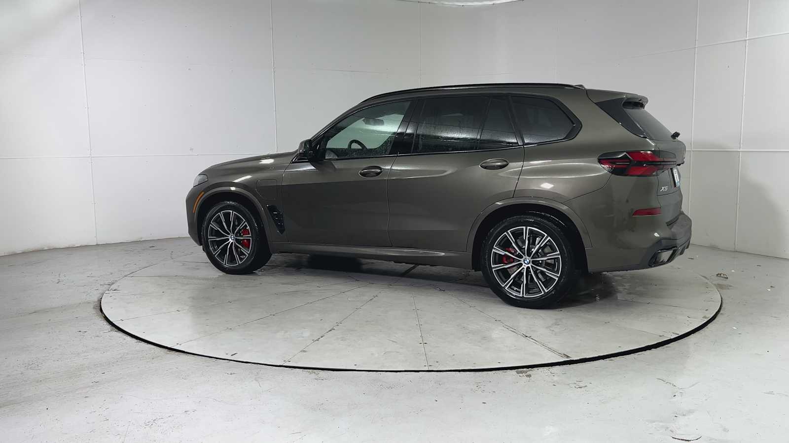 Thumbnail: 2026 BMW X5 - 4