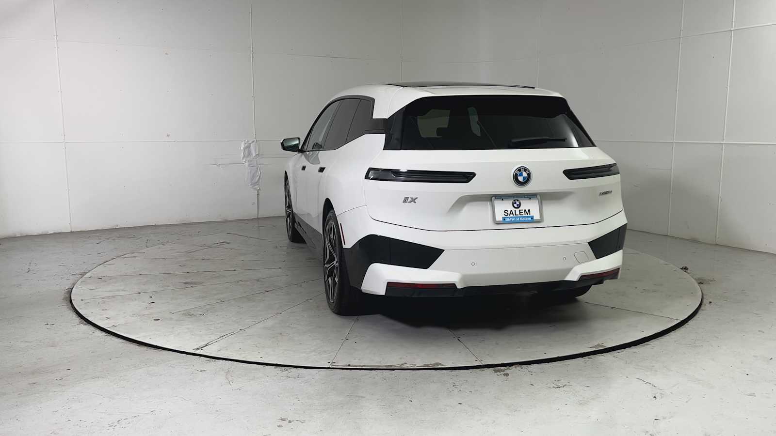 Thumbnail: 2023 BMW iX - 3