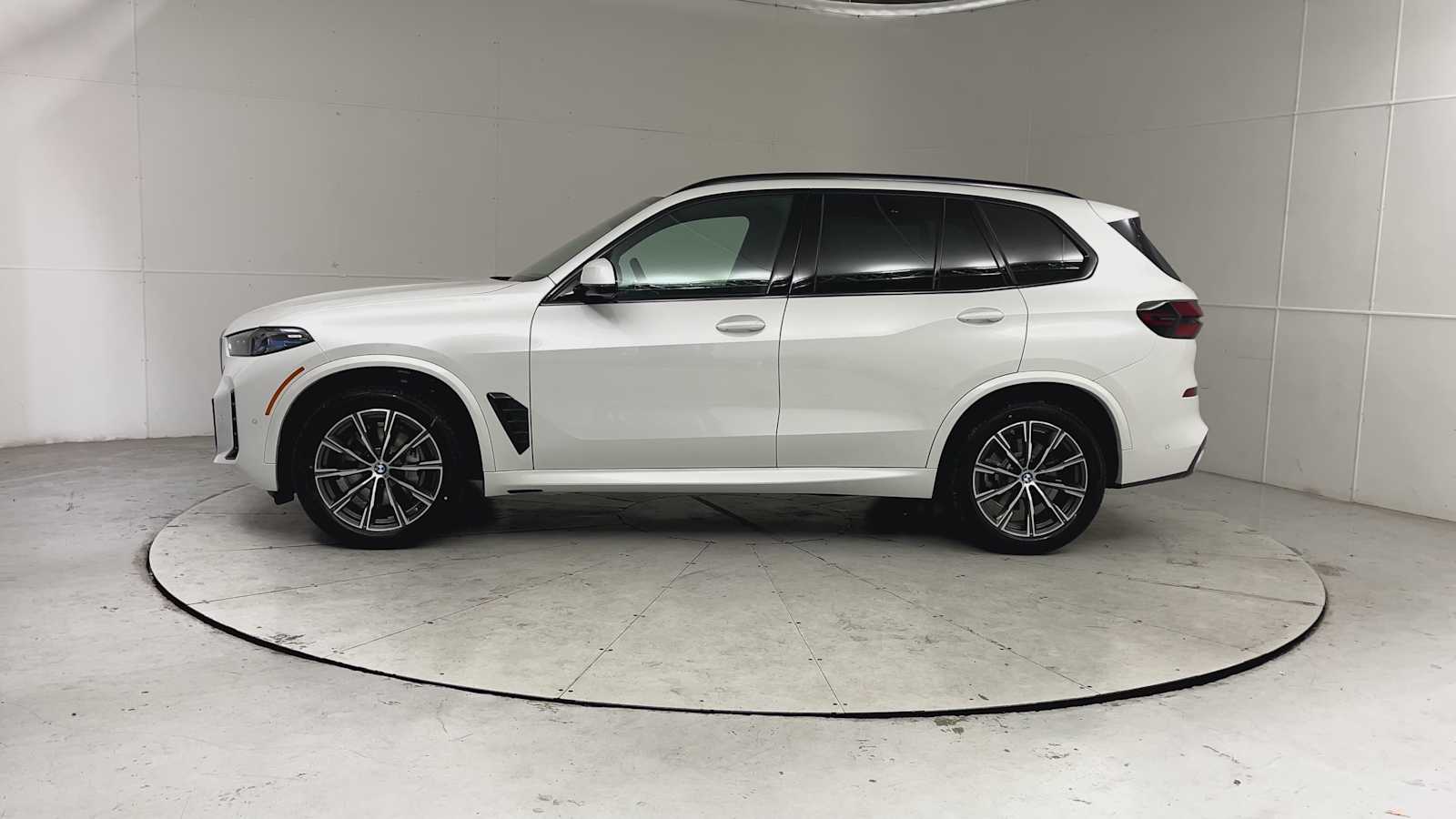 Thumbnail: 2026 BMW X5 - 5