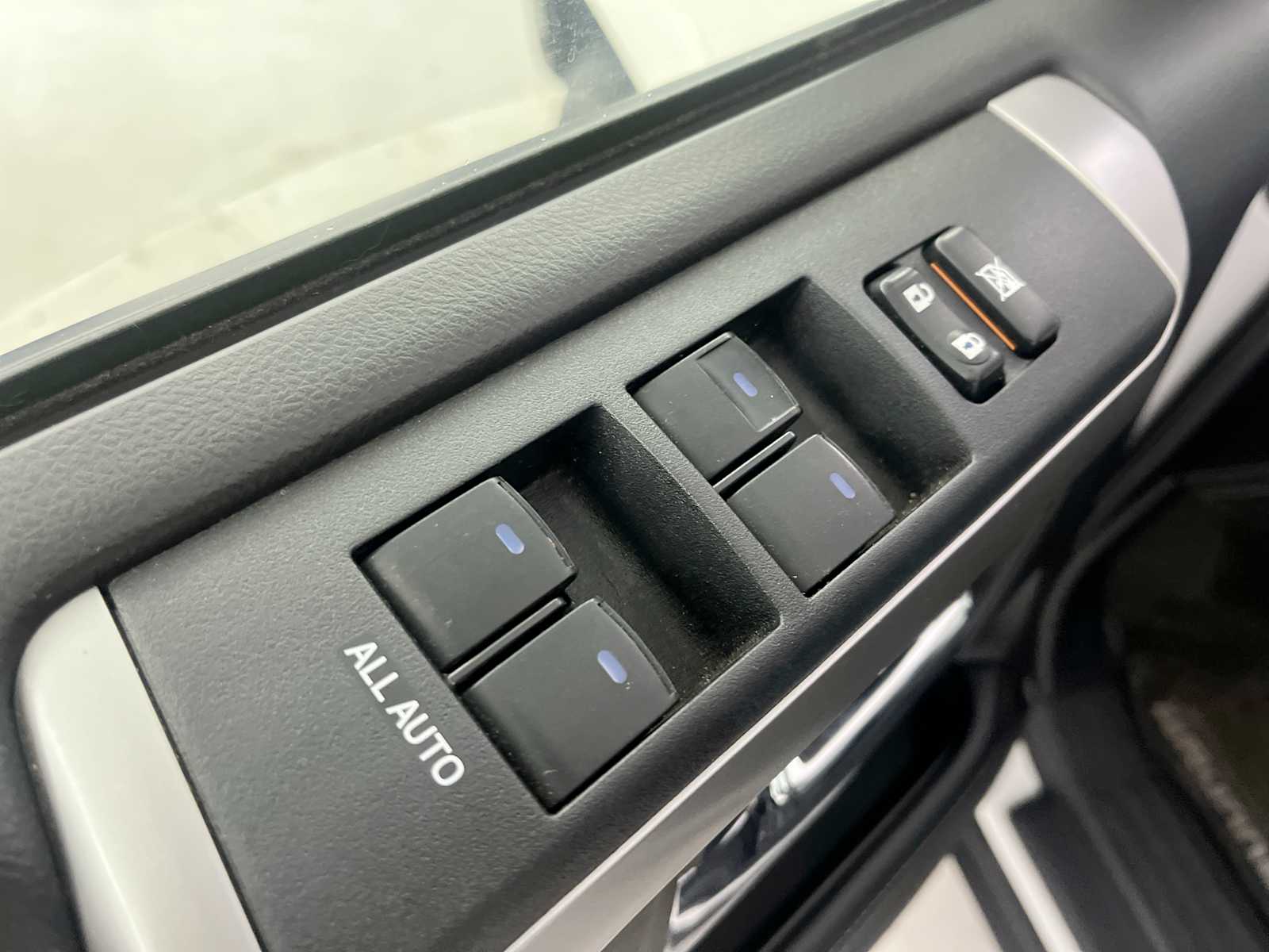 Thumbnail: 2018 Toyota 4Runner - 15