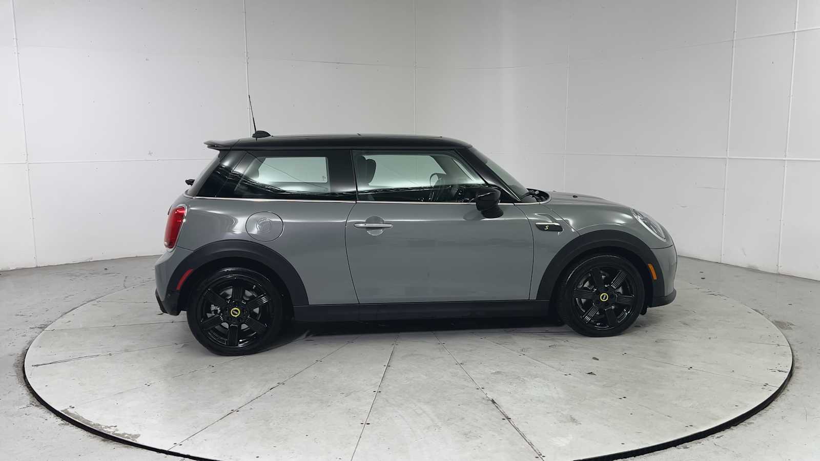 Thumbnail: 2023 MINI Cooper Hardtop - 9
