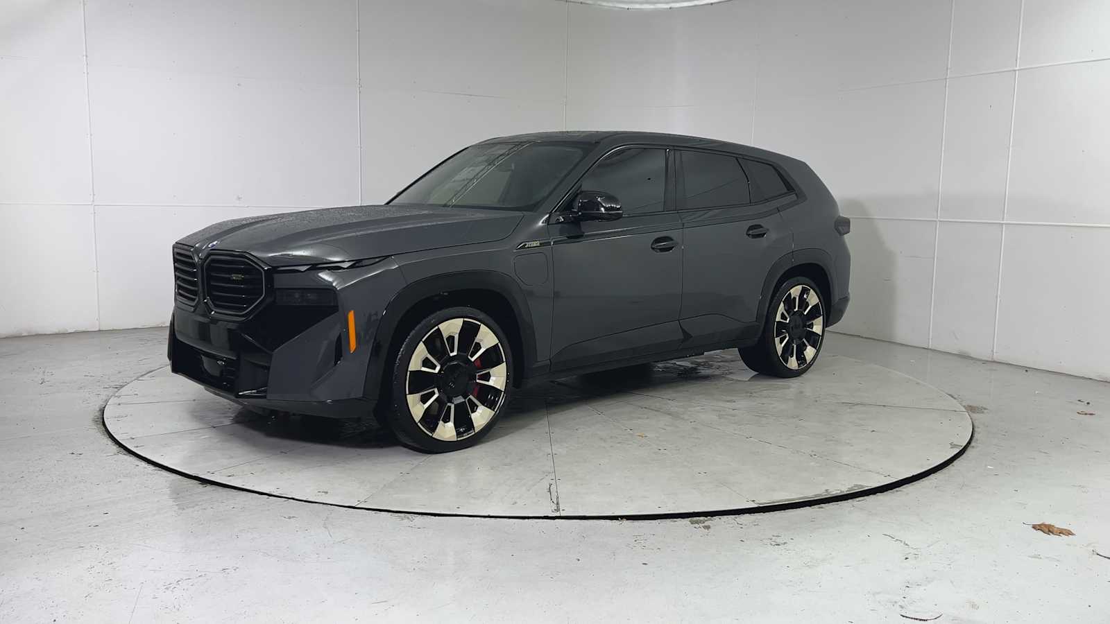 Thumbnail: 2023 BMW XM - 6