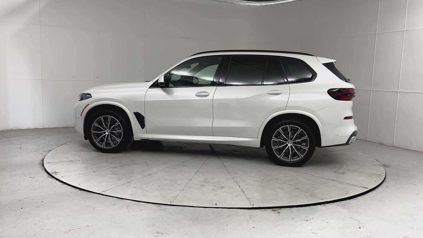 Thumbnail: 2026 BMW X5 - 4