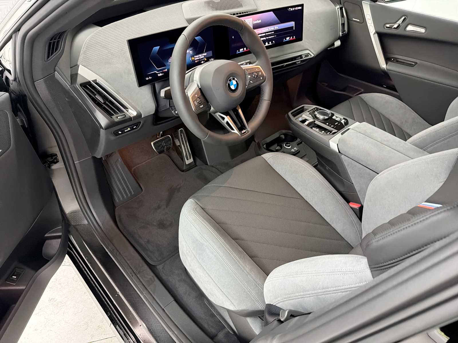 Thumbnail: 2026 BMW iX - 11