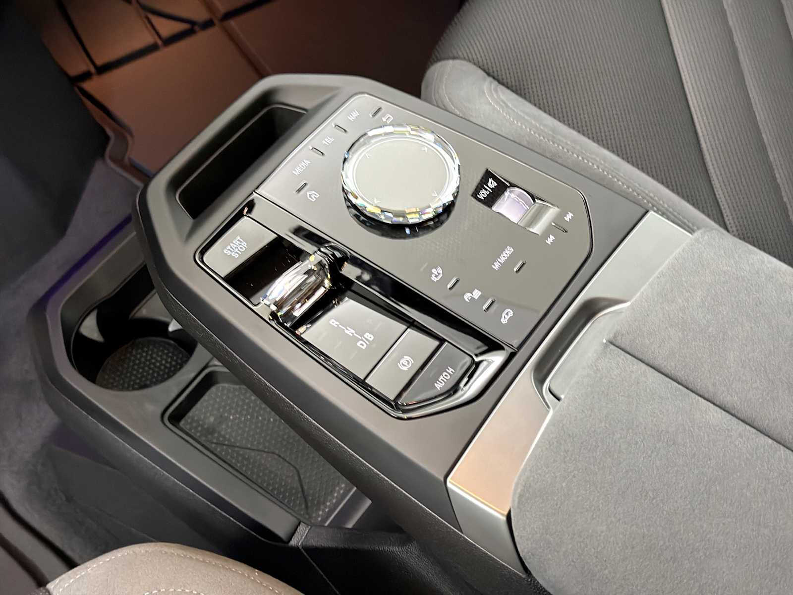 Thumbnail: 2026 BMW iX - 21