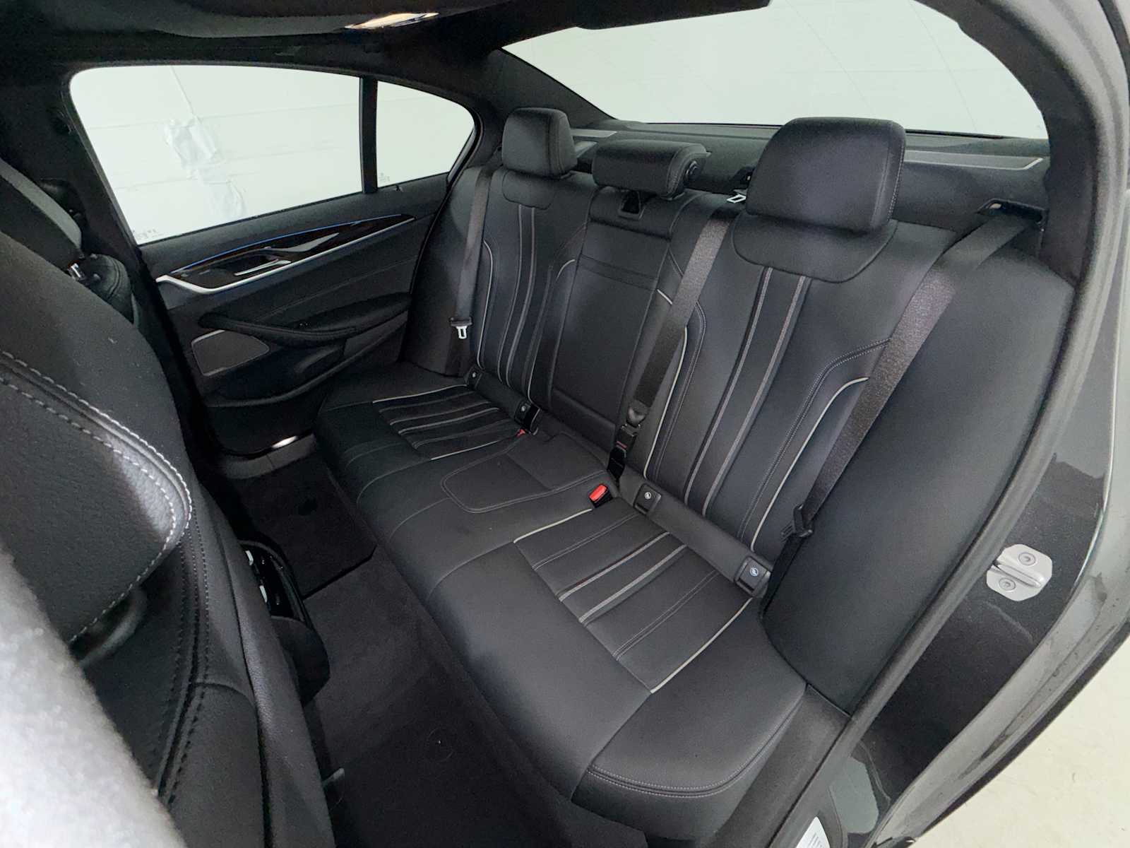 Thumbnail: 2023 BMW 5 Series - 25