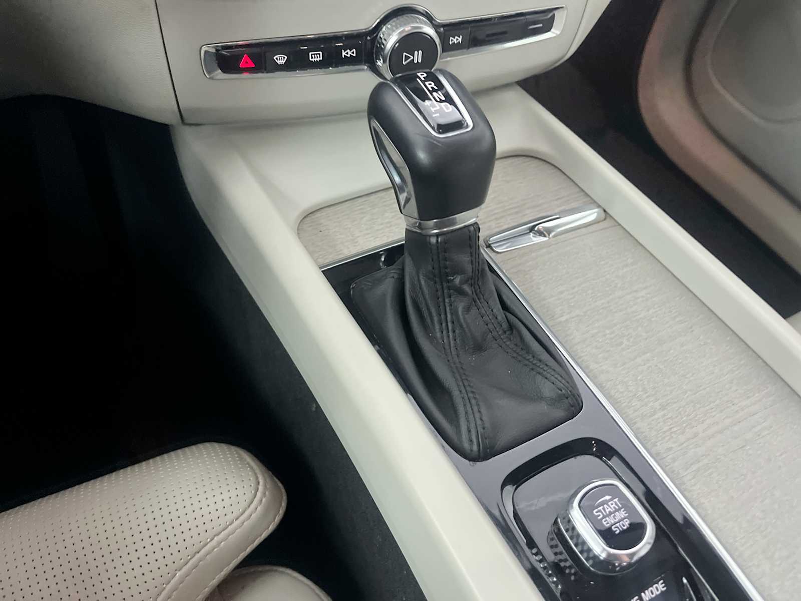 Thumbnail: 2019 Volvo XC60 - 23