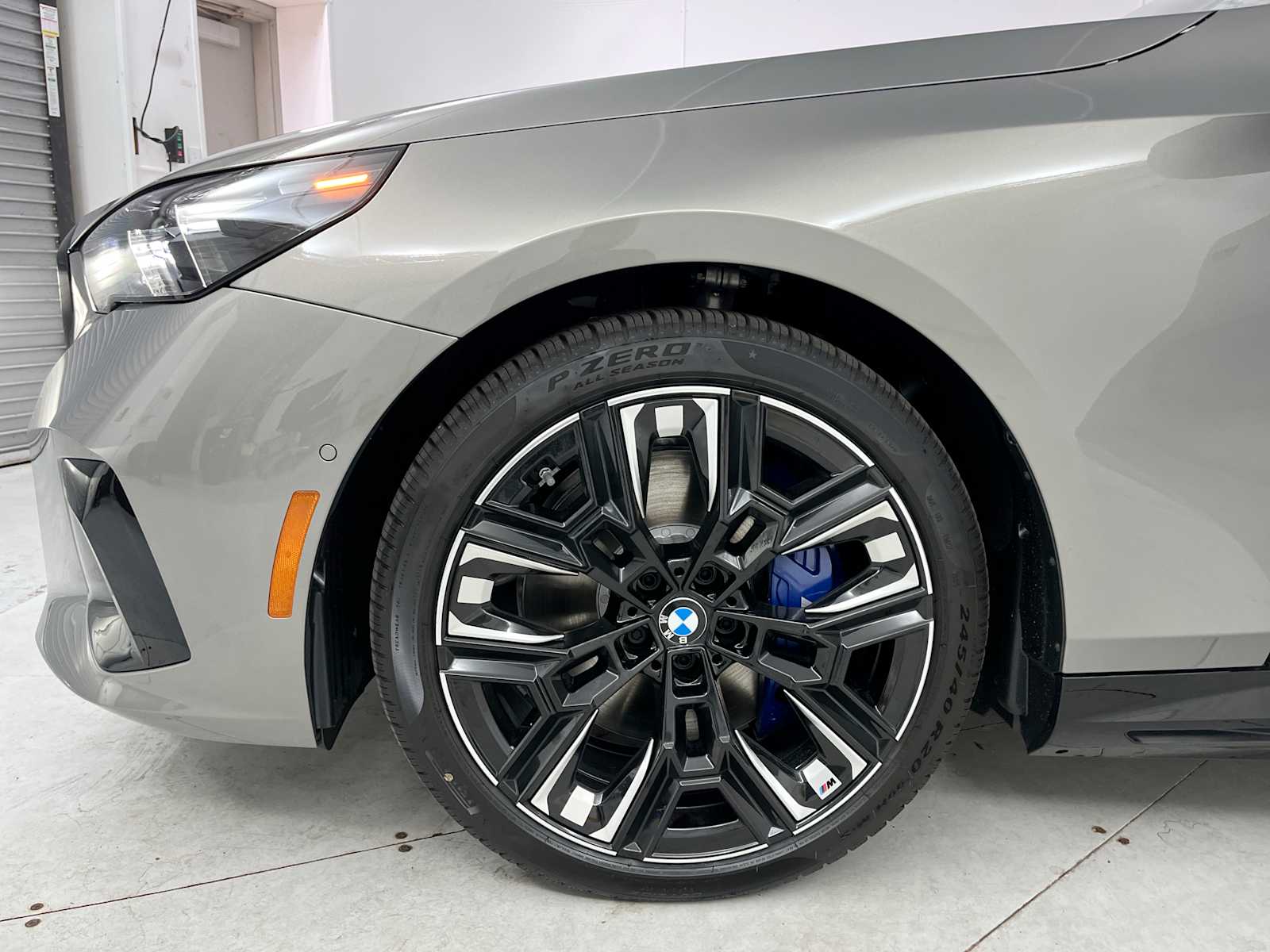 Thumbnail: 2026 BMW i5 - 25