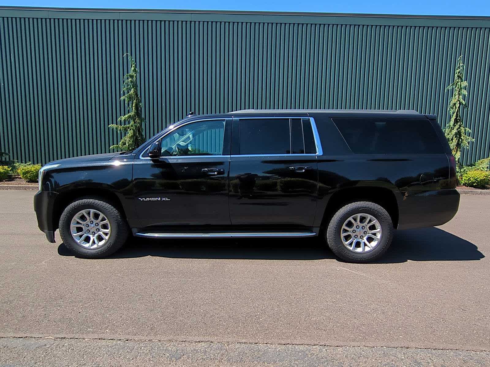 Thumbnail: 2017 GMC Yukon XL - 3