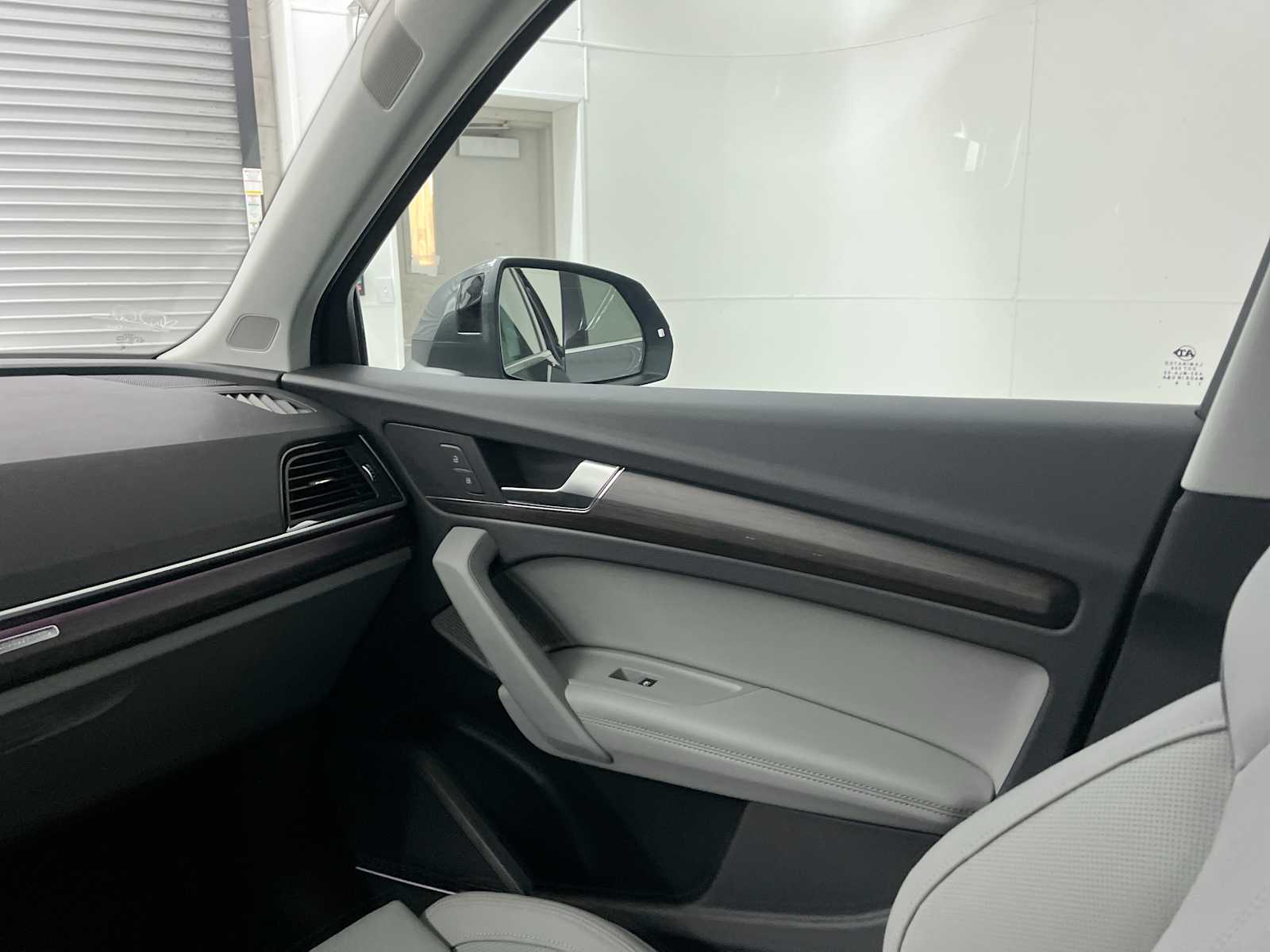 Thumbnail: 2023 Audi Q5 - 11