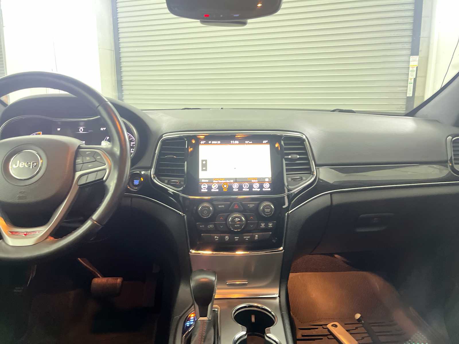 Thumbnail: 2020 Jeep Grand Cherokee - 10