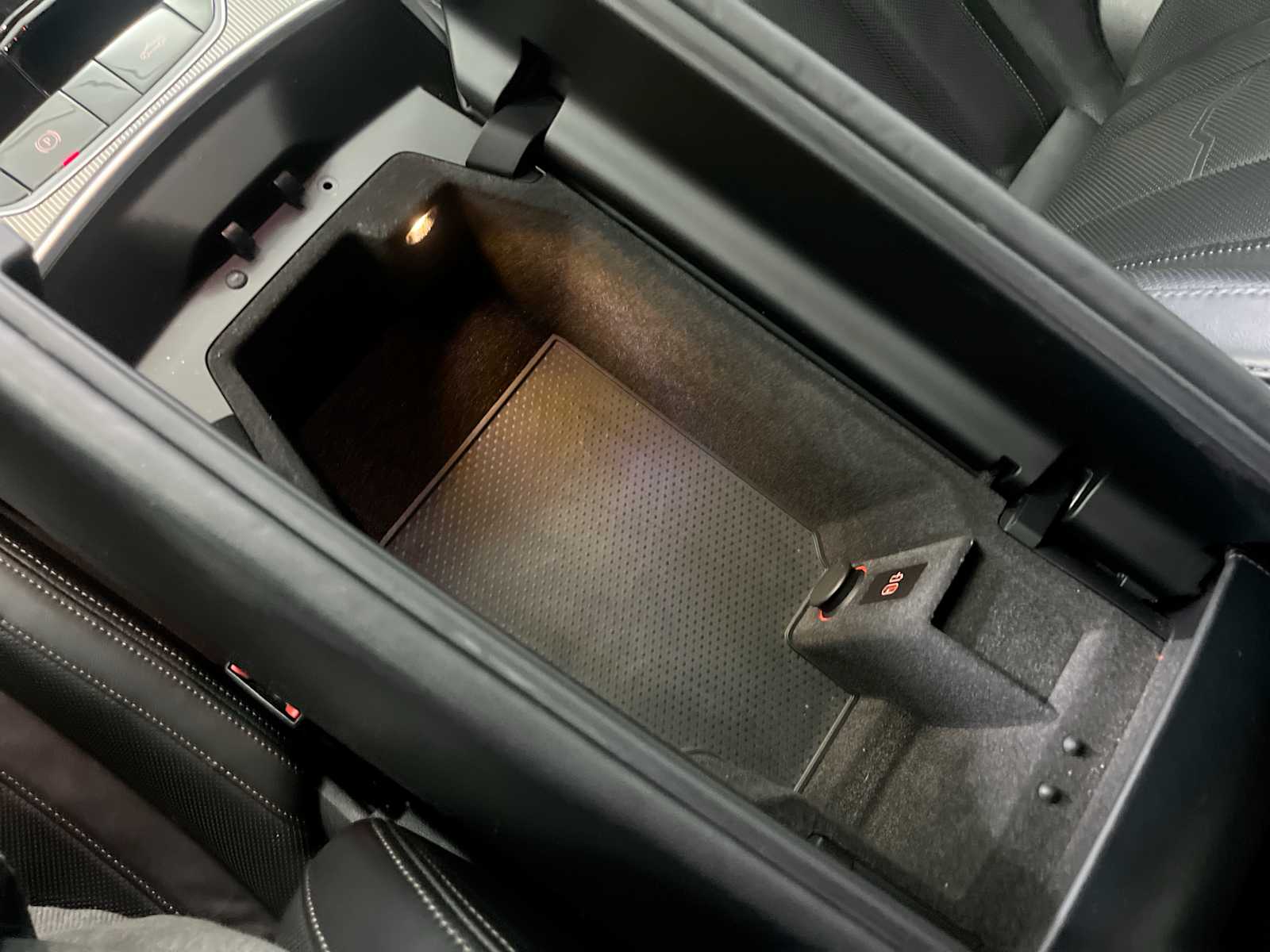 Thumbnail: 2025 BMW 8 Series - 28