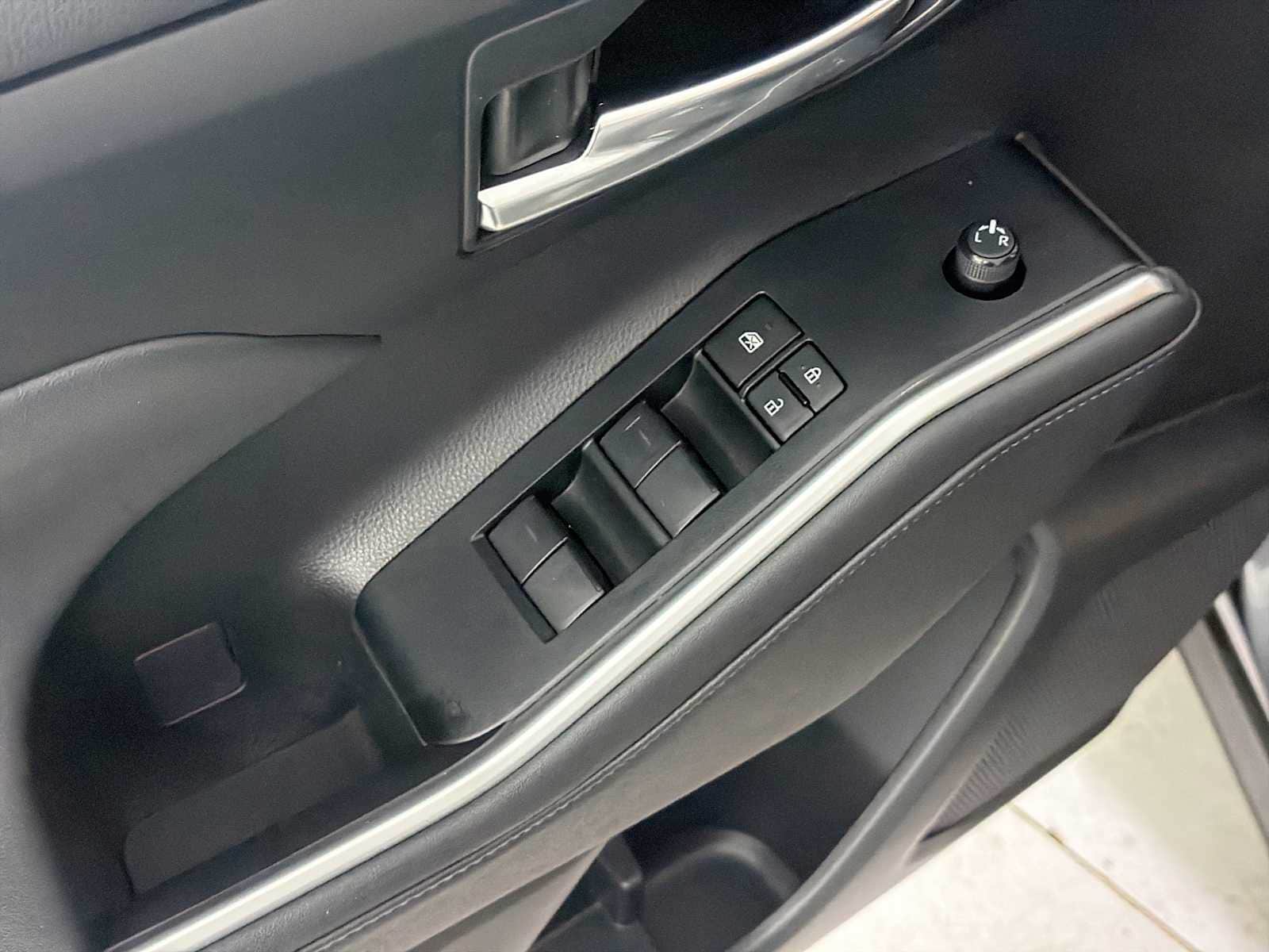 Thumbnail: 2023 Toyota Highlander - 15