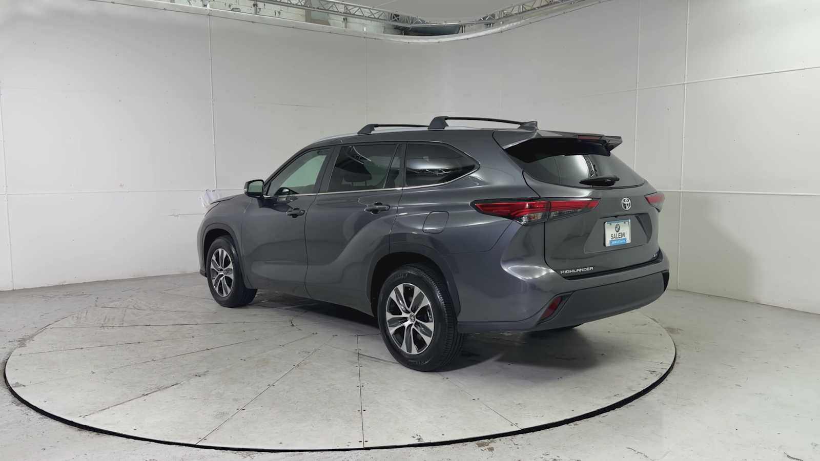 Thumbnail: 2023 Toyota Highlander - 4