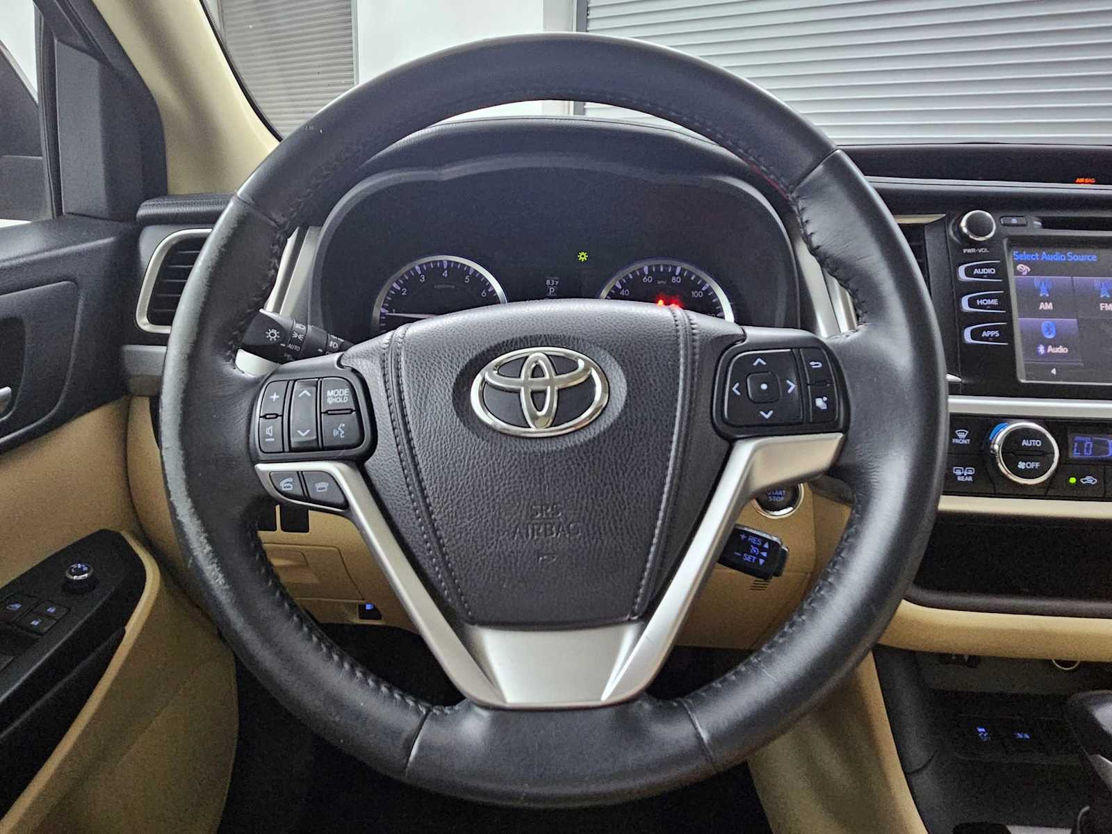 Thumbnail: 2015 Toyota Highlander - 14