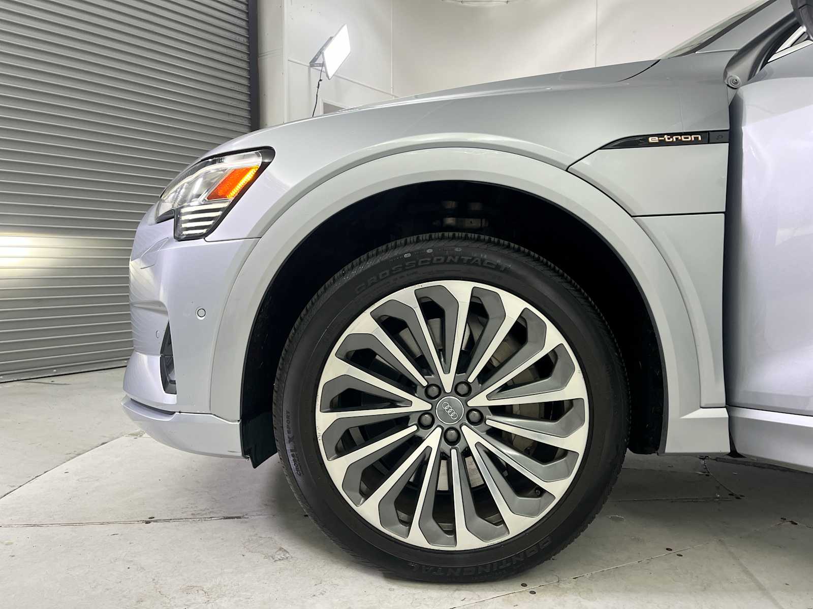 Thumbnail: 2019 Audi e-tron - 25