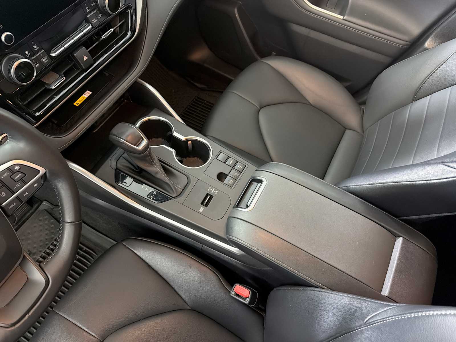 Thumbnail: 2023 Toyota Highlander - 23