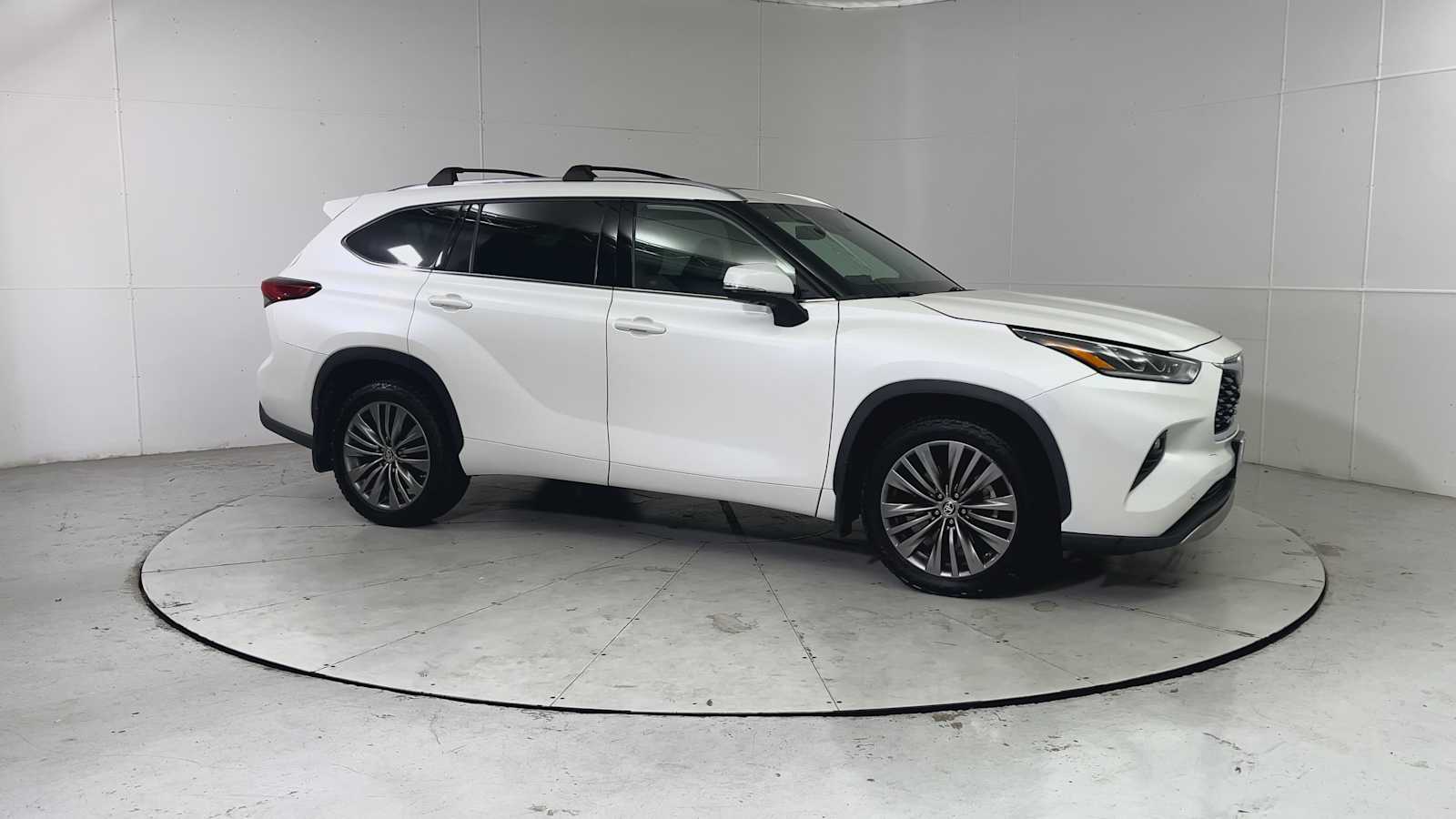 Thumbnail: 2020 Toyota Highlander - 8
