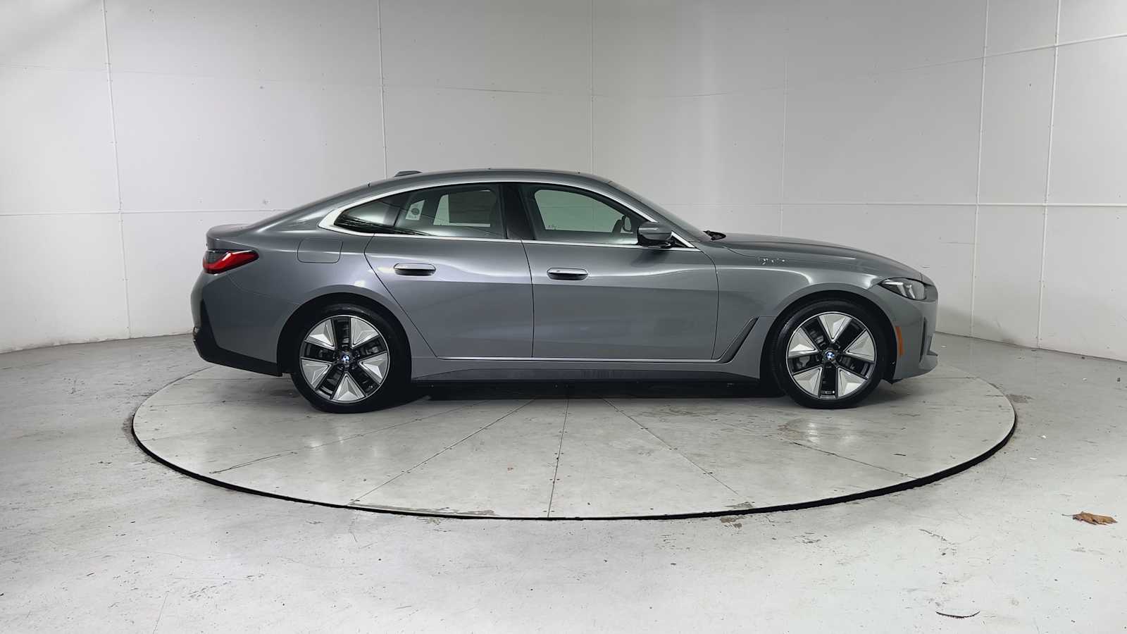 Thumbnail: 2025 BMW i4 - 9