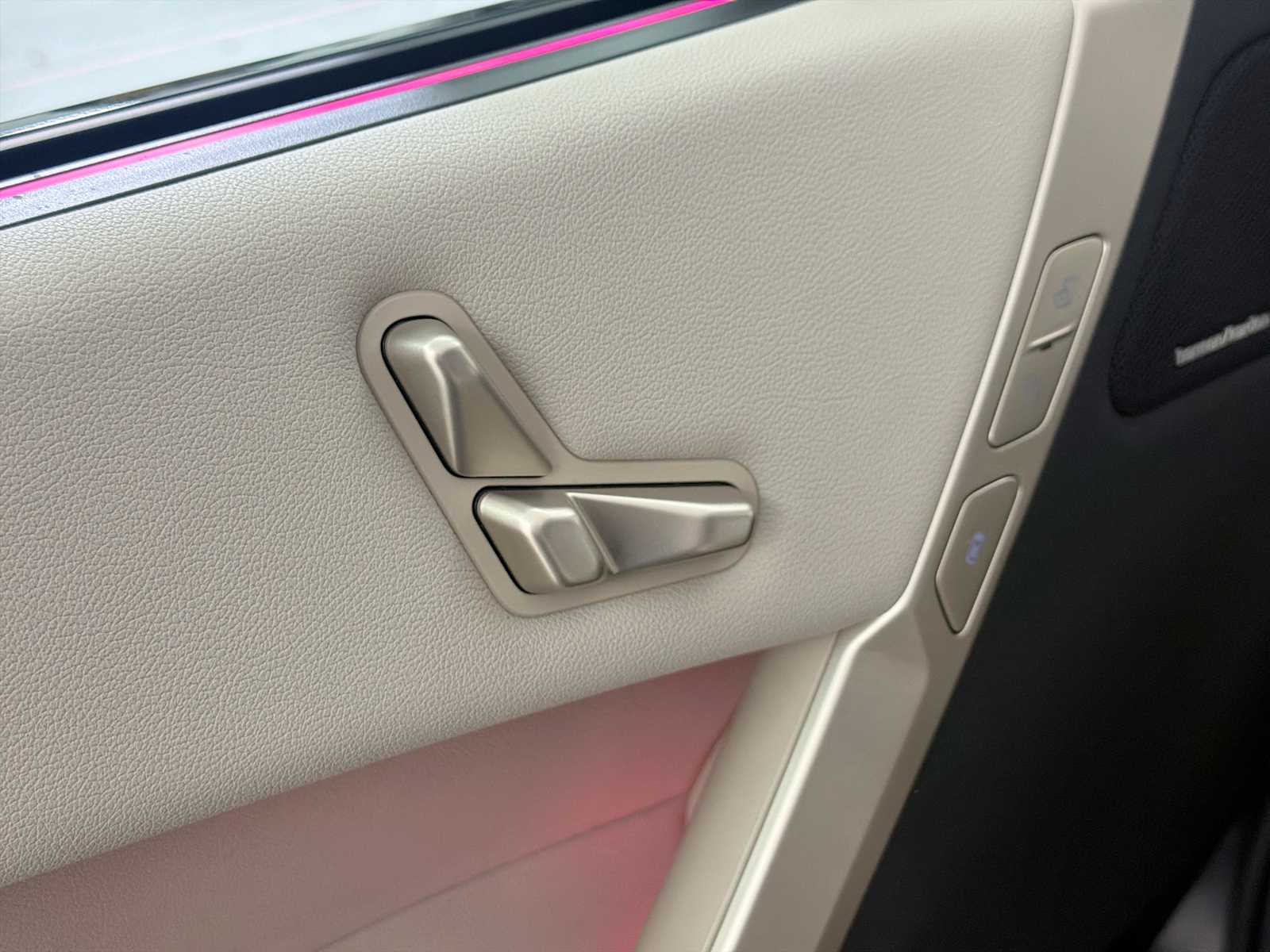 Thumbnail: 2026 BMW iX - 14