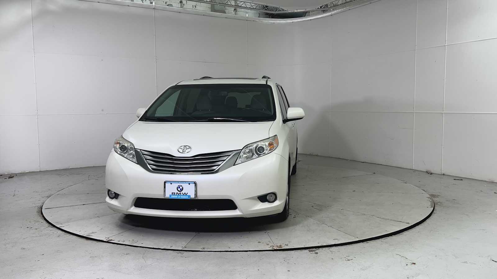 Thumbnail: 2017 Toyota Sienna - 7