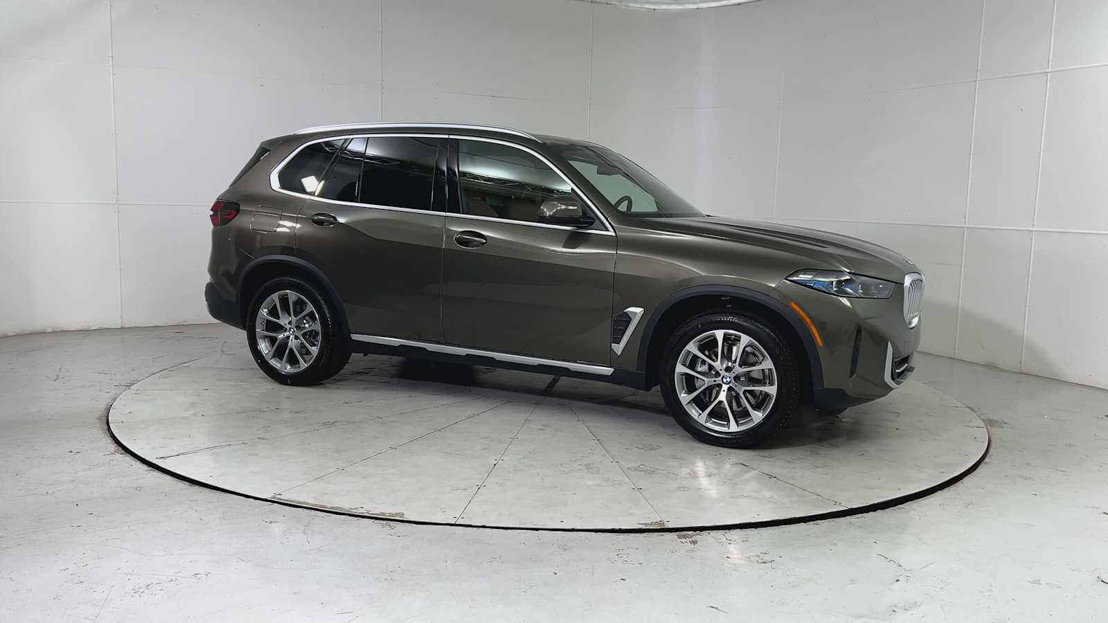 Thumbnail: 2026 BMW X5 - 8
