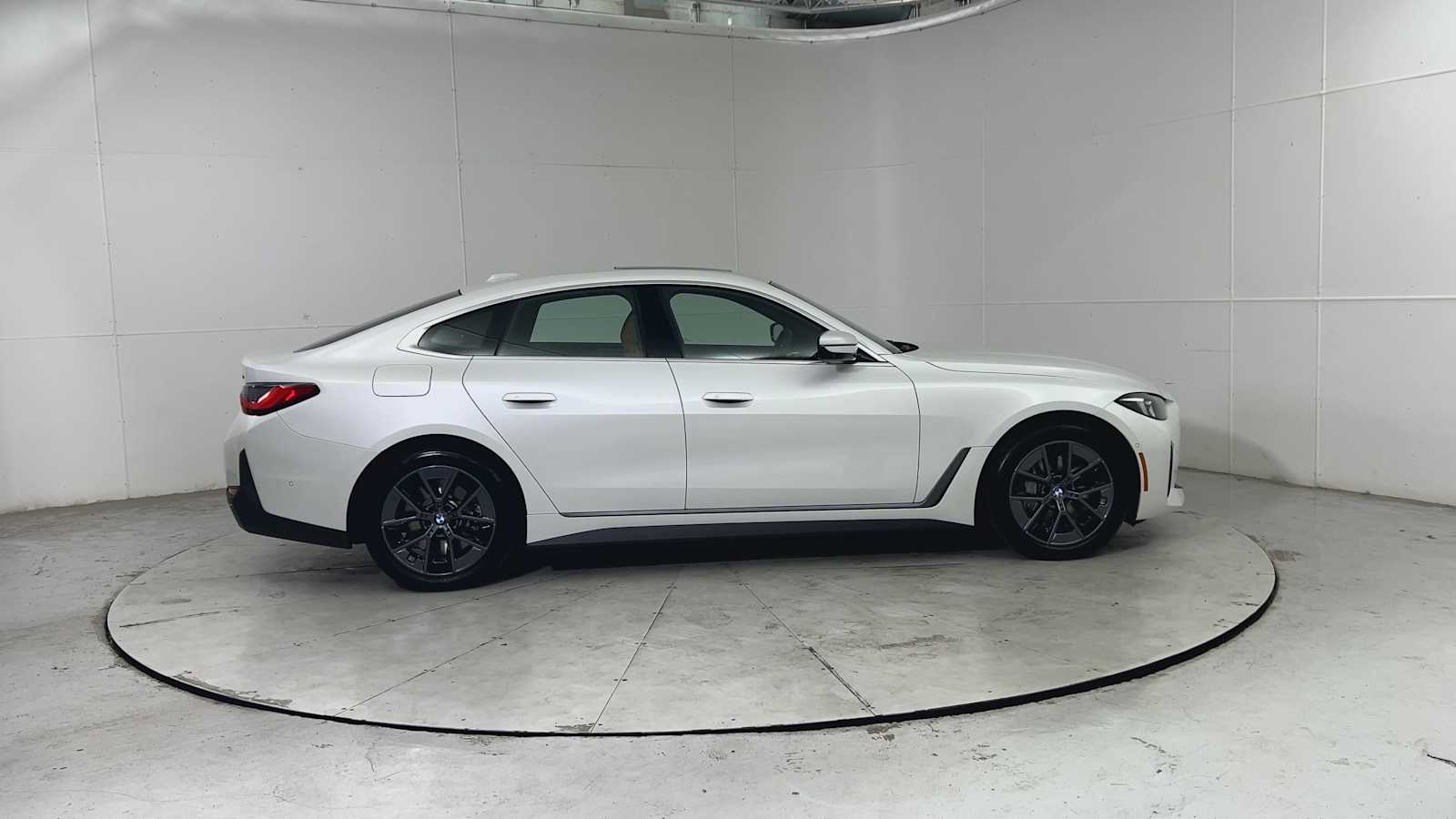 Thumbnail: 2025 BMW i4 - 9