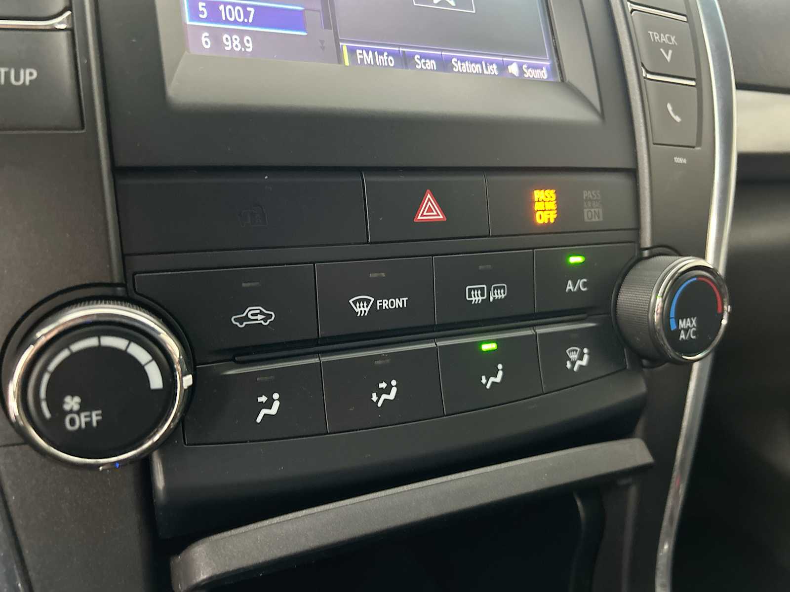 Thumbnail: 2016 Toyota Camry - 16