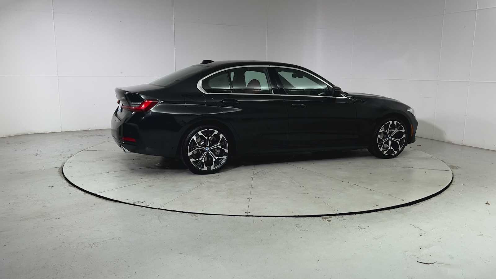 2026 BMW 3 Series 330i - Photo 9