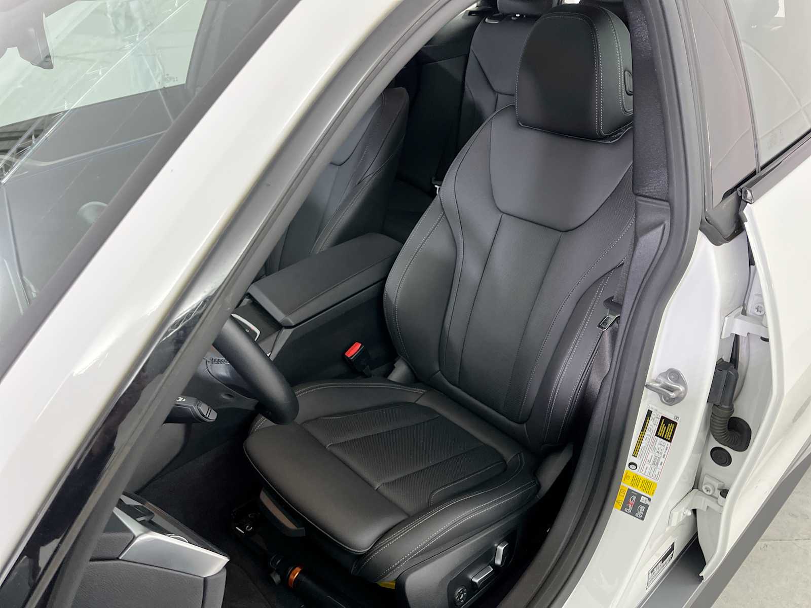 Thumbnail: 2023 BMW i4 - 13