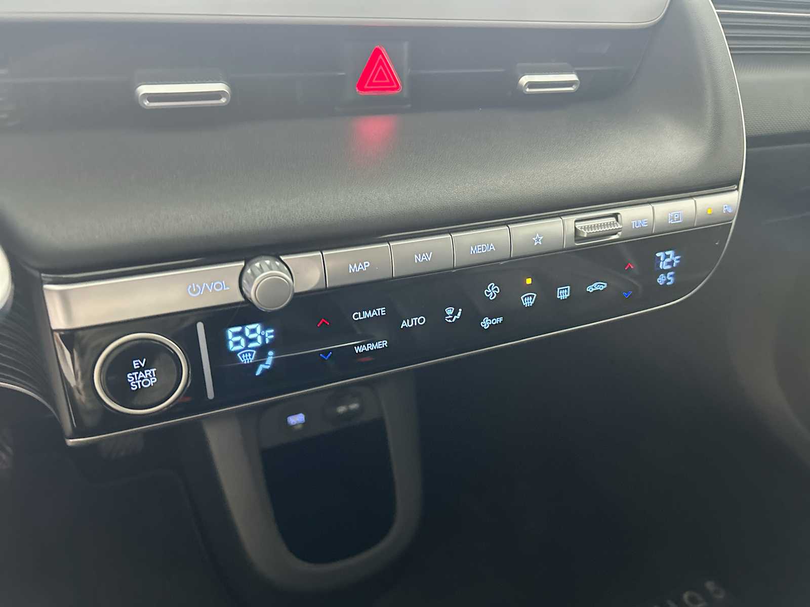 Thumbnail: 2022 Hyundai Ioniq 5 - 16