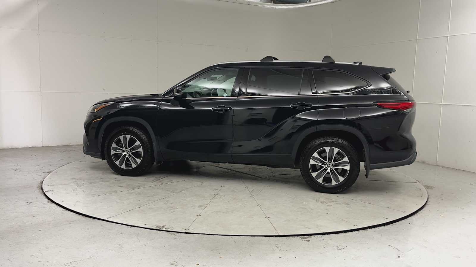 Thumbnail: 2021 Toyota Highlander - 4