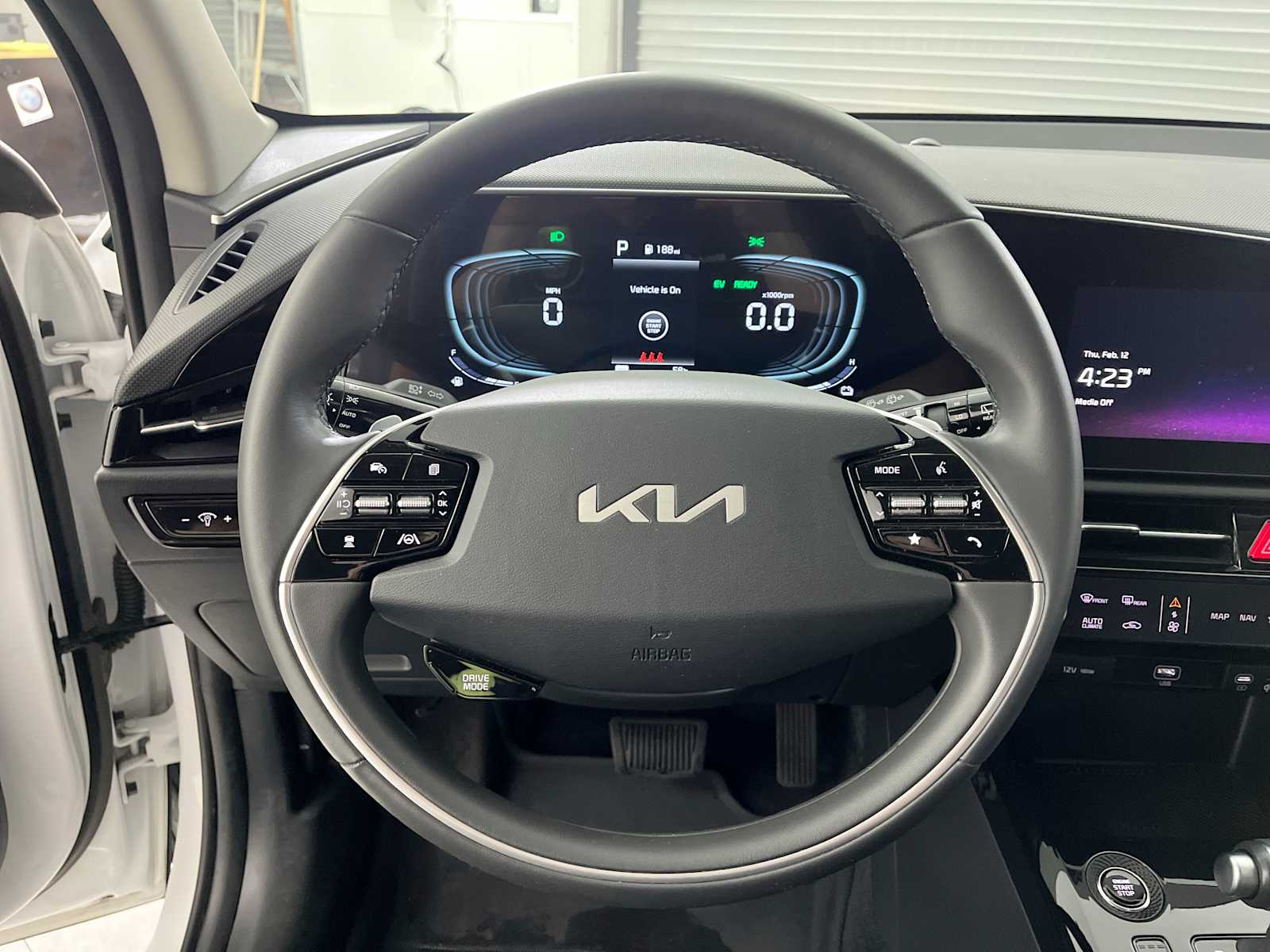 Thumbnail: 2025 Kia Niro - 11