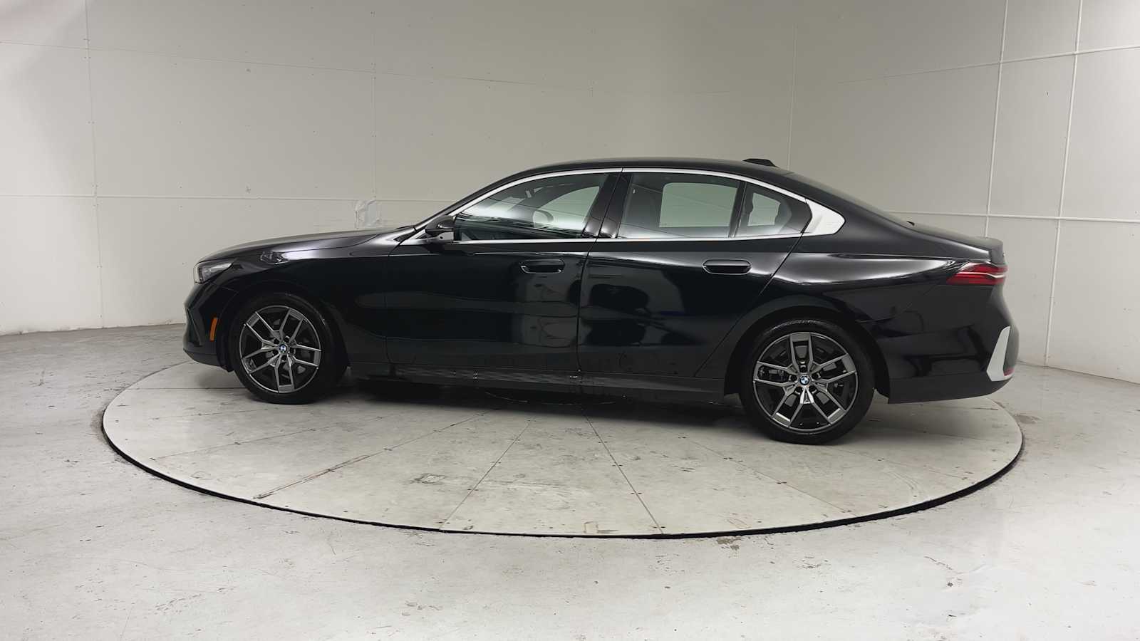 Thumbnail: 2026 BMW 5 Series - 4