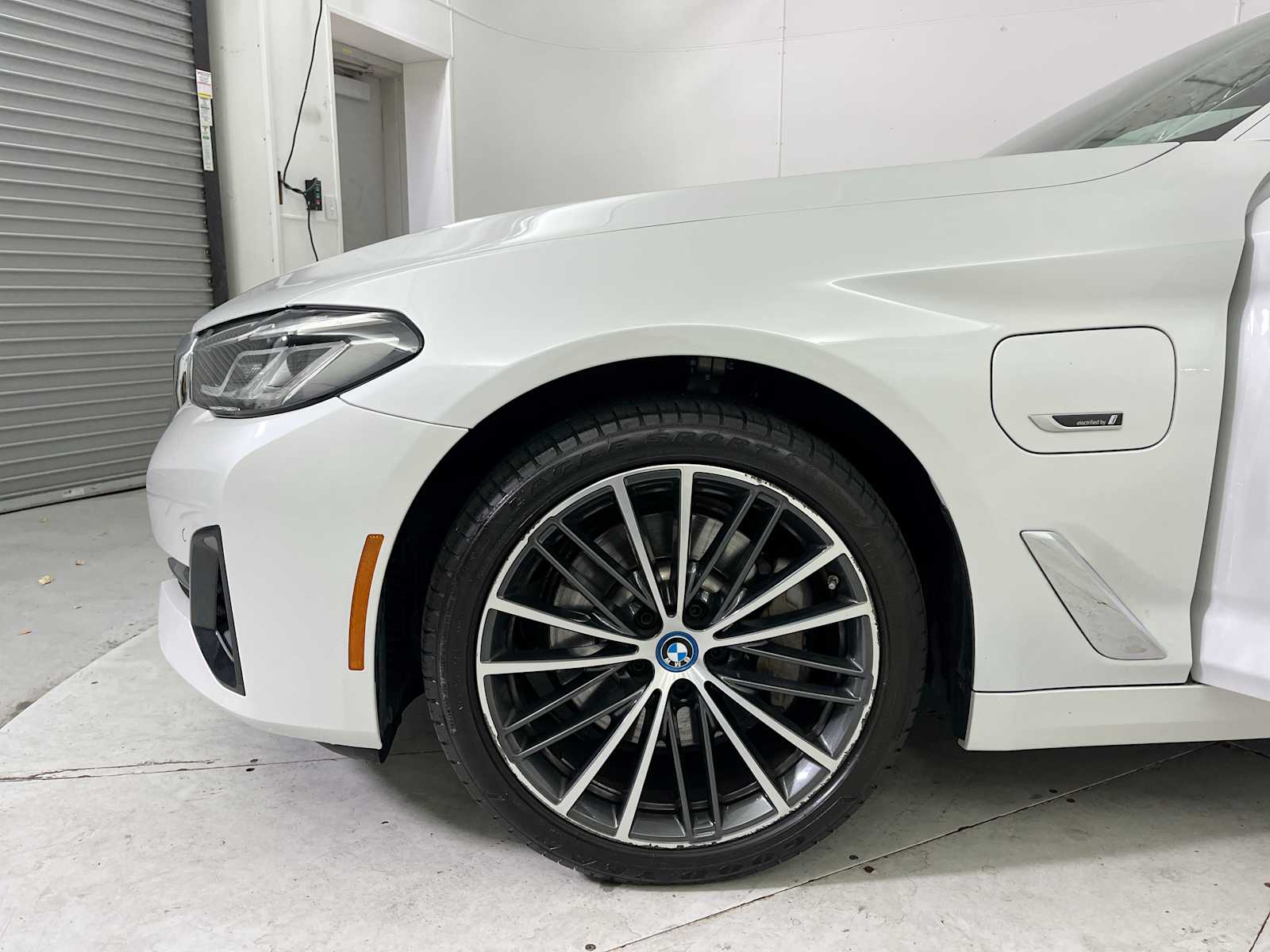 Thumbnail: 2023 BMW 5 Series - 25