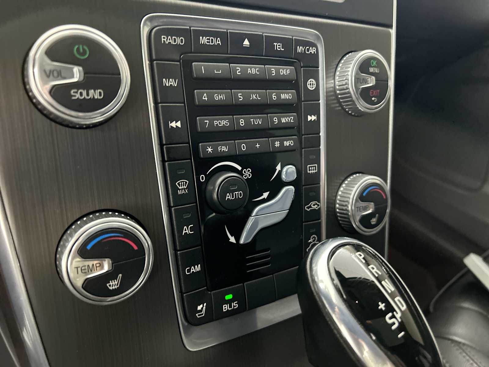 Thumbnail: 2015 Volvo S60 - 17