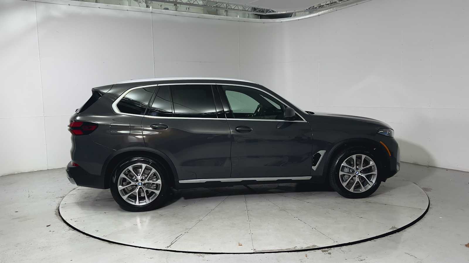 Thumbnail: 2026 BMW X5 - 9