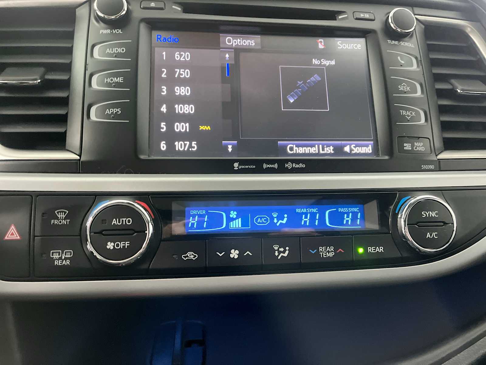 Thumbnail: 2019 Toyota Highlander - 17