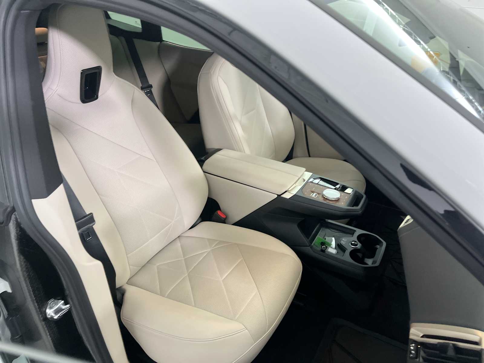 Thumbnail: 2023 BMW iX - 25