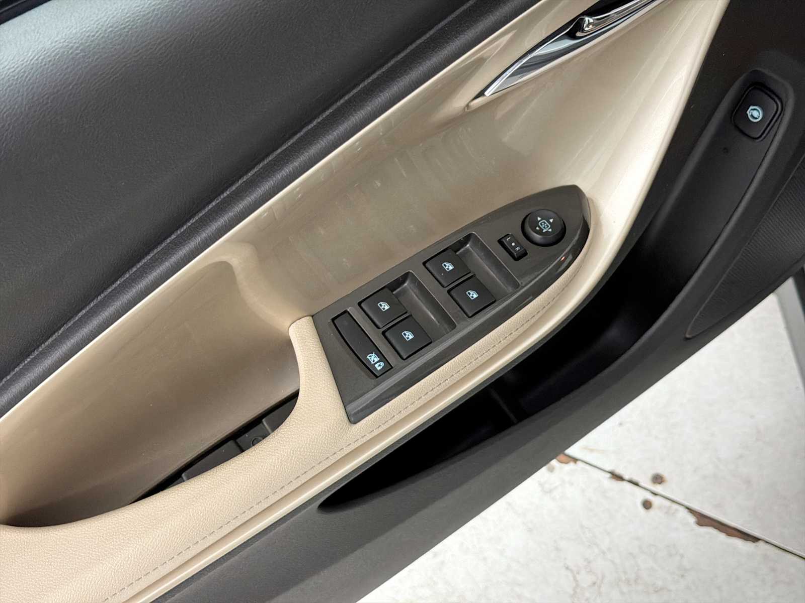 Thumbnail: 2012 Chevrolet Volt - 15