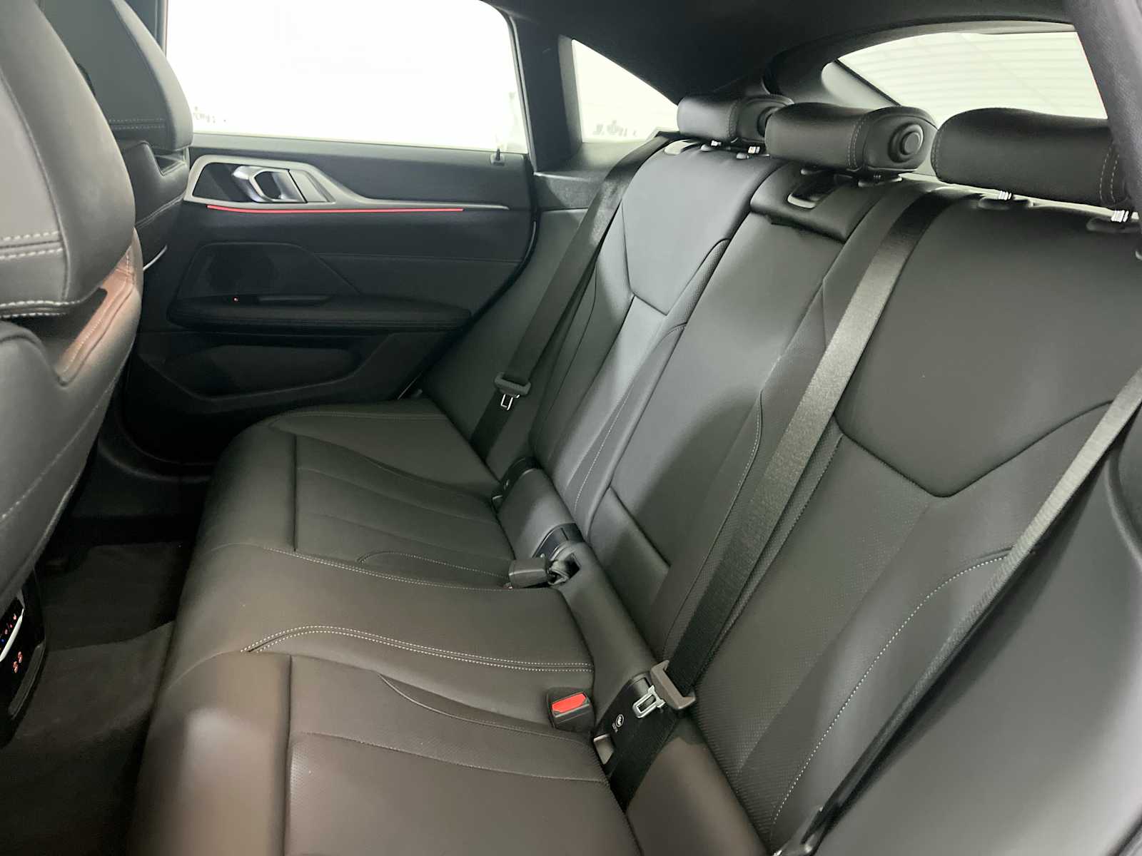 Thumbnail: 2025 BMW i4 - 25