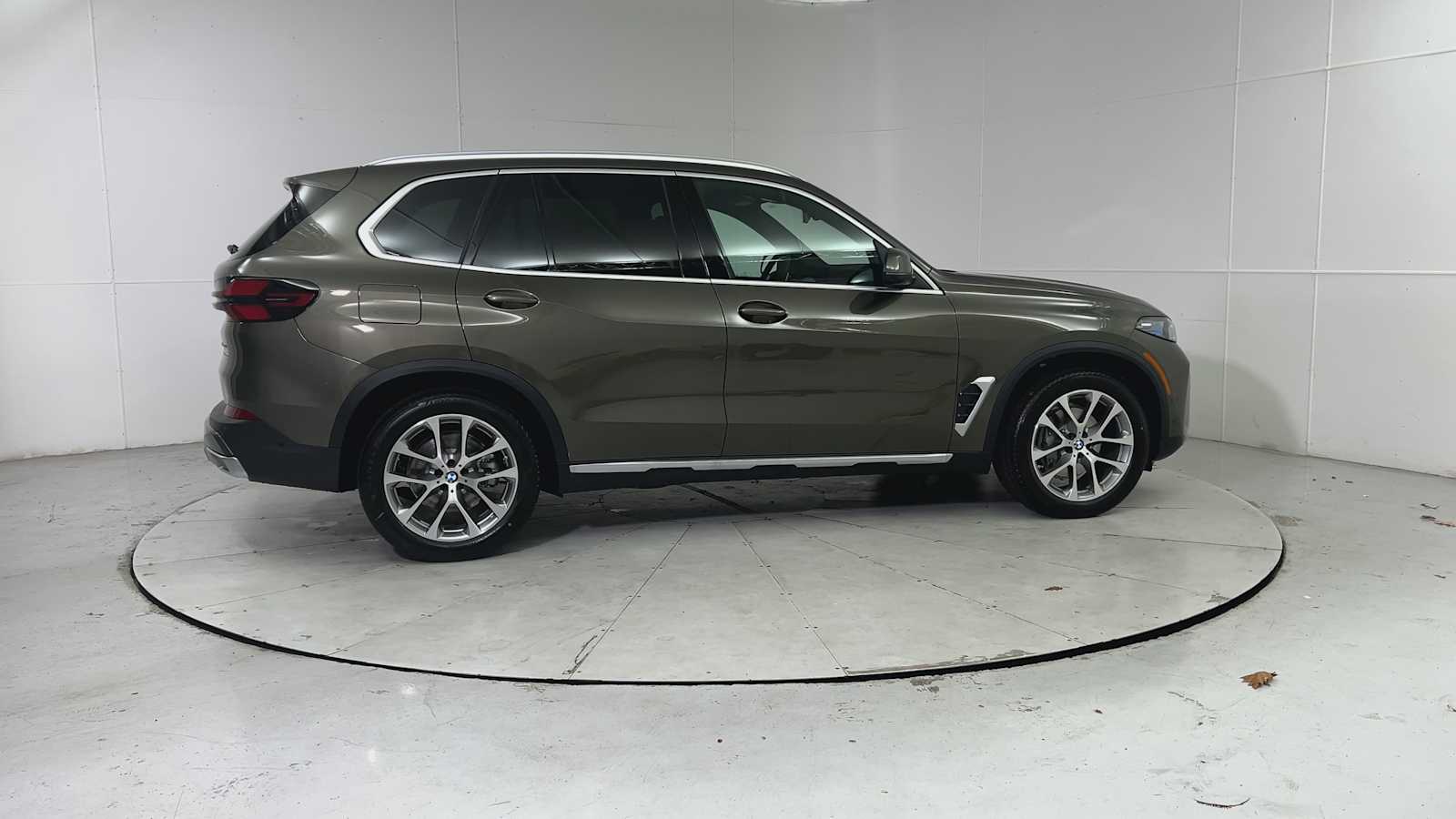 Thumbnail: 2026 BMW X5 - 9