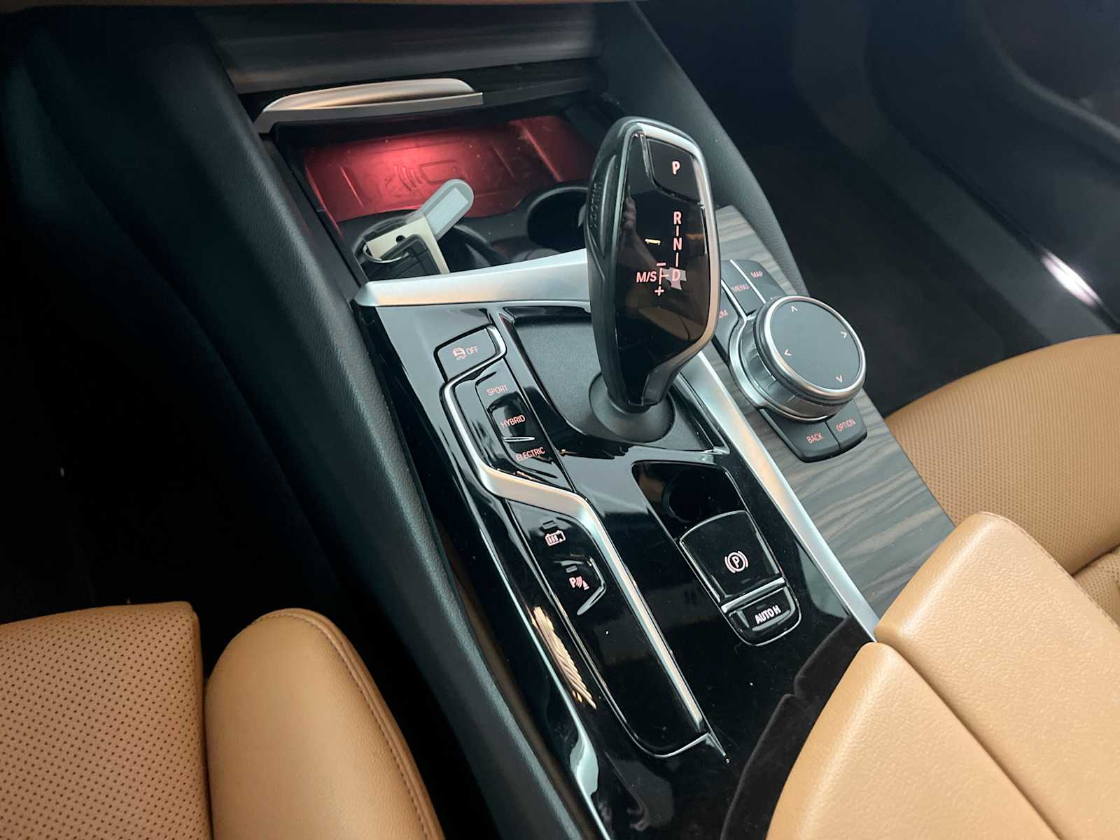 Thumbnail: 2023 BMW 5 Series - 28