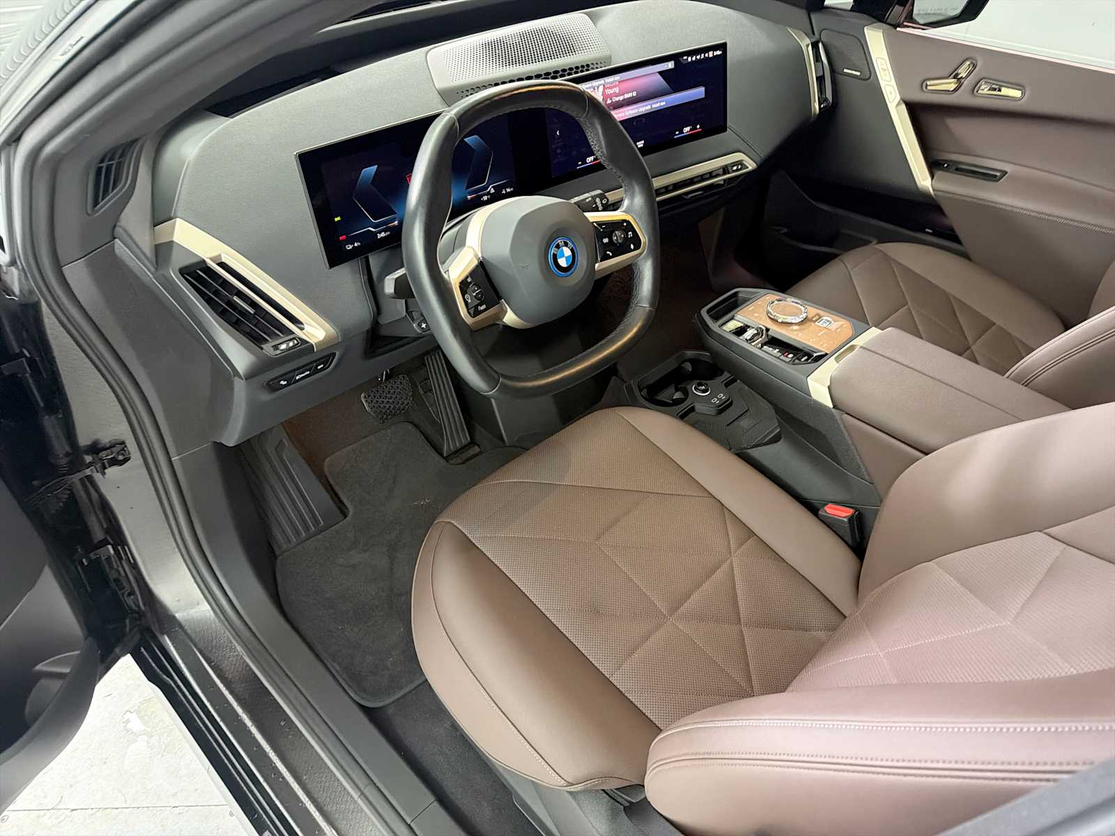 Thumbnail: 2023 BMW iX - 10