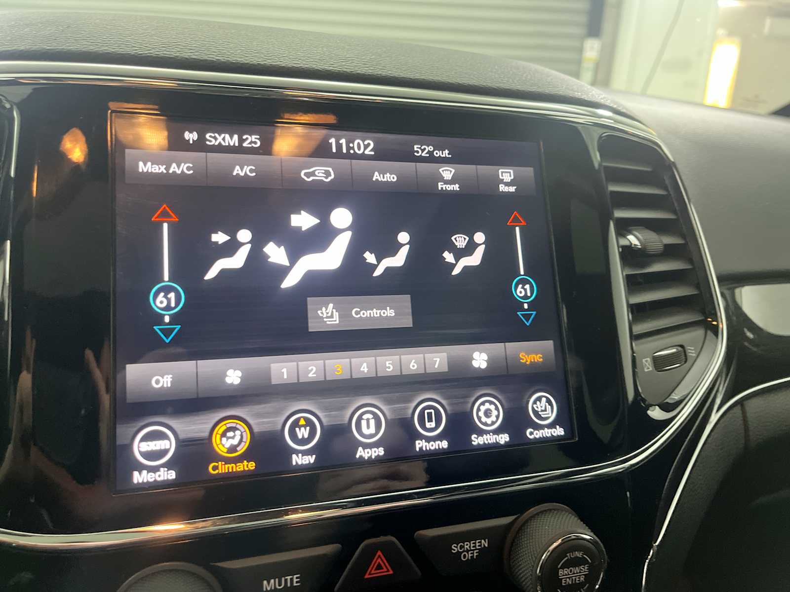 Thumbnail: 2020 Jeep Grand Cherokee - 23