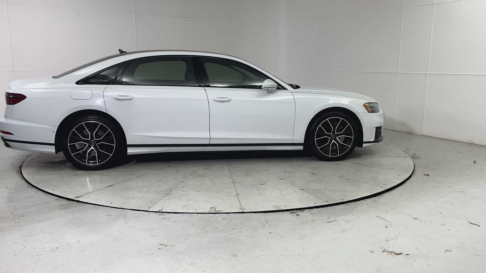 Thumbnail: 2020 Audi A8 - 9