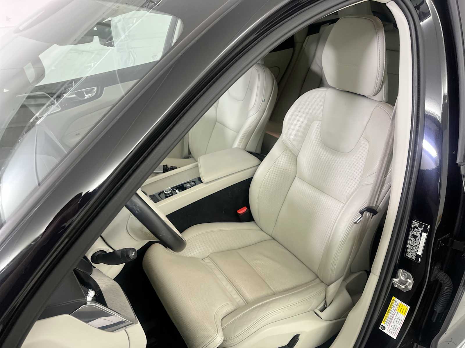 Thumbnail: 2019 Volvo XC60 - 14