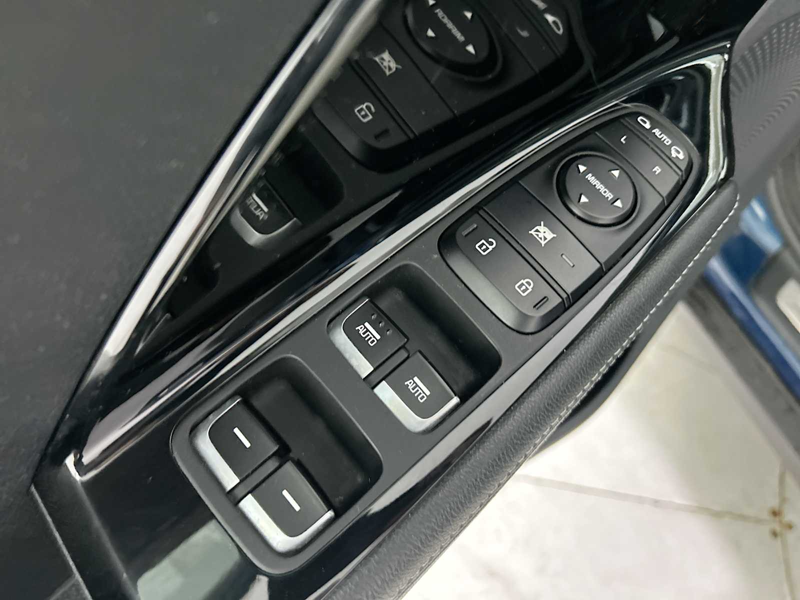 Thumbnail: 2017 Kia Niro - 15